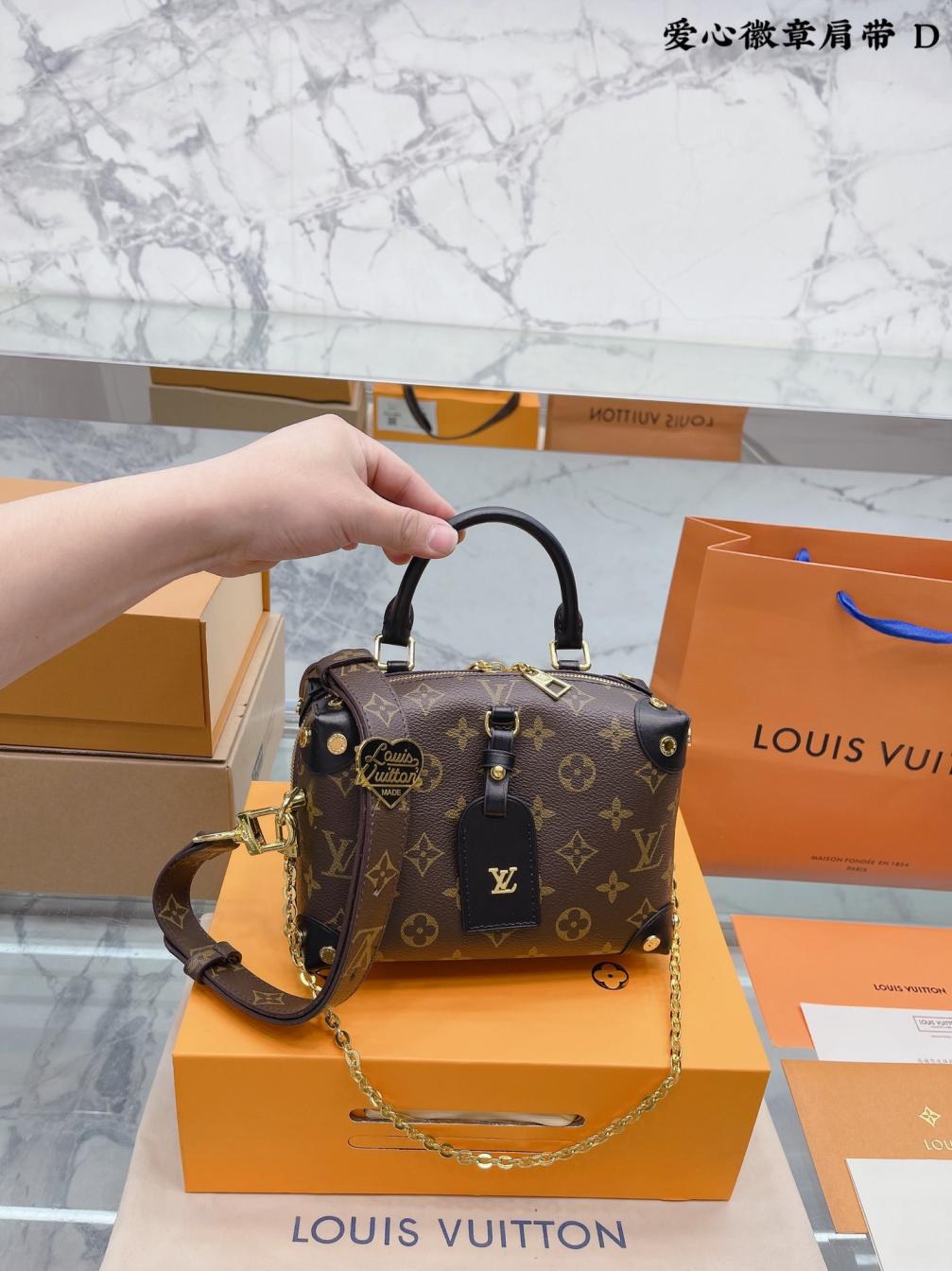 LV Petite Malle Hand bag 131425