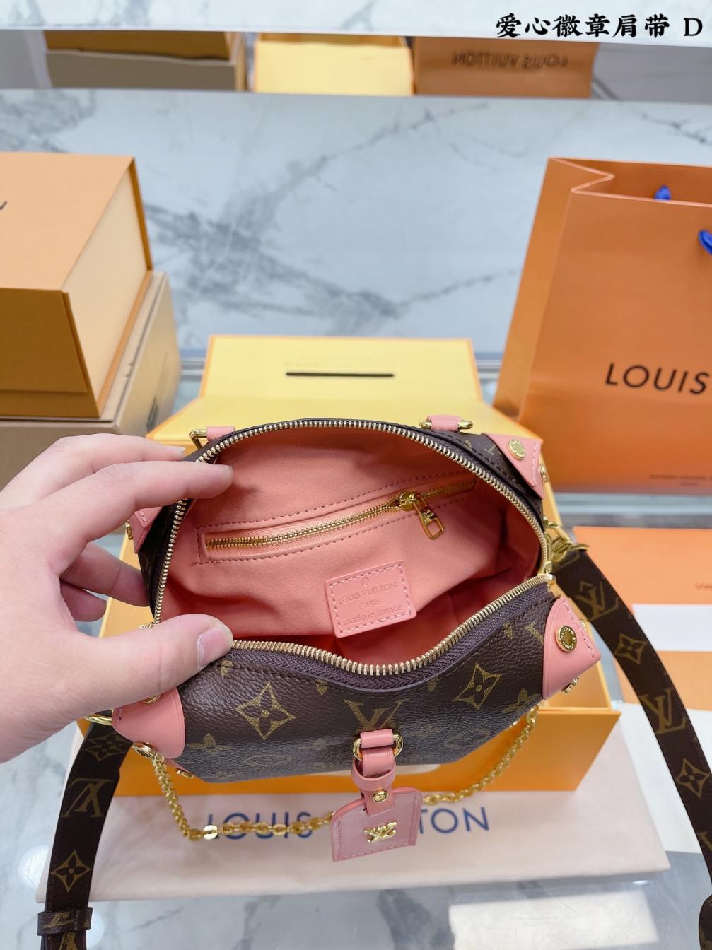 LV Petite Malle Hand bag 131425