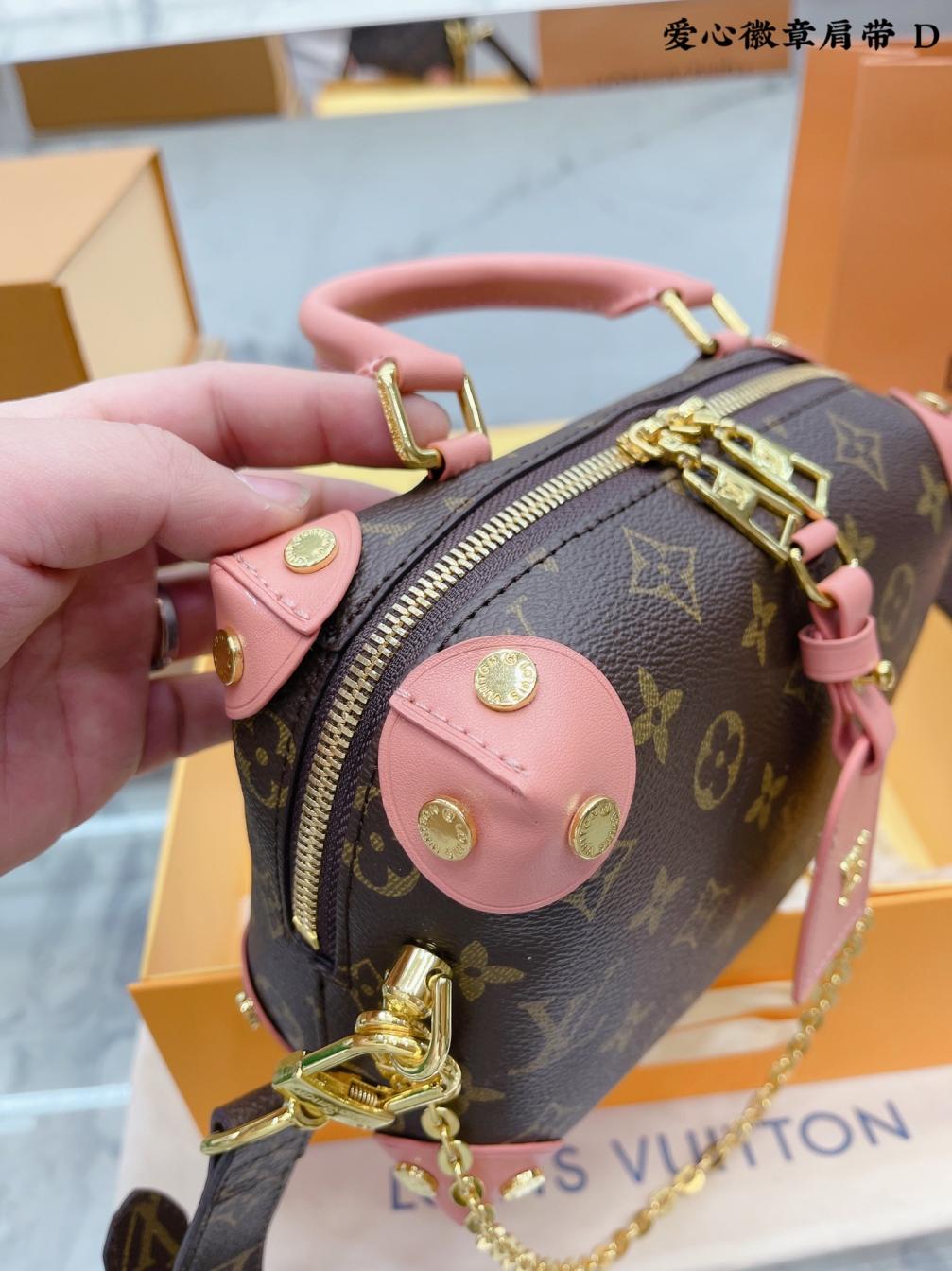 LV Petite Malle Hand bag 131425