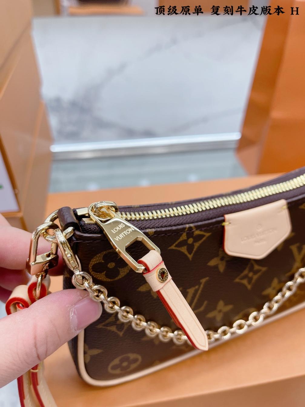Lv Easy Pouch On Strap bag 131627