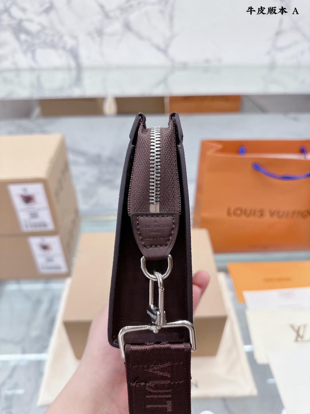 Lv men GASTON WEARABLE wallet bag 131687