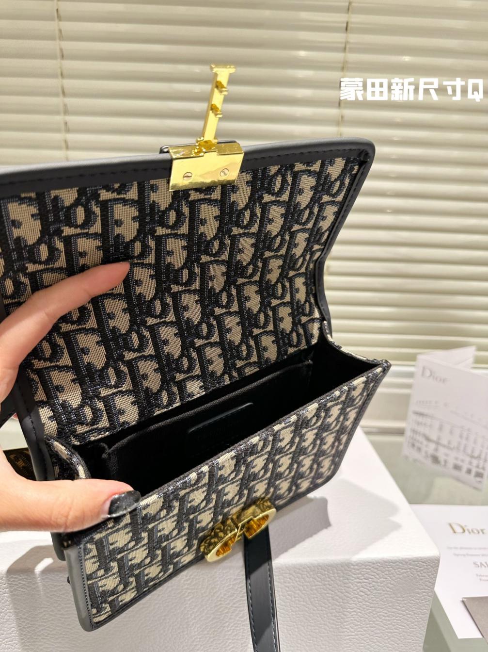 Dior 30 Montaigne 132221