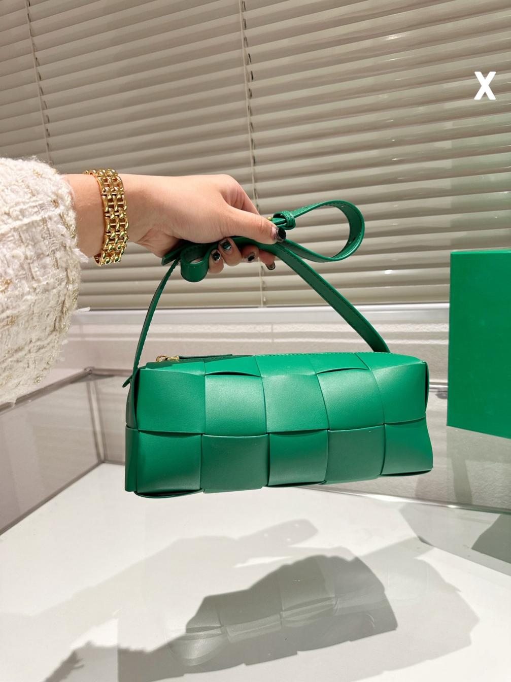 BV BOTTEGA VENETA CASSETTE Bag 131723