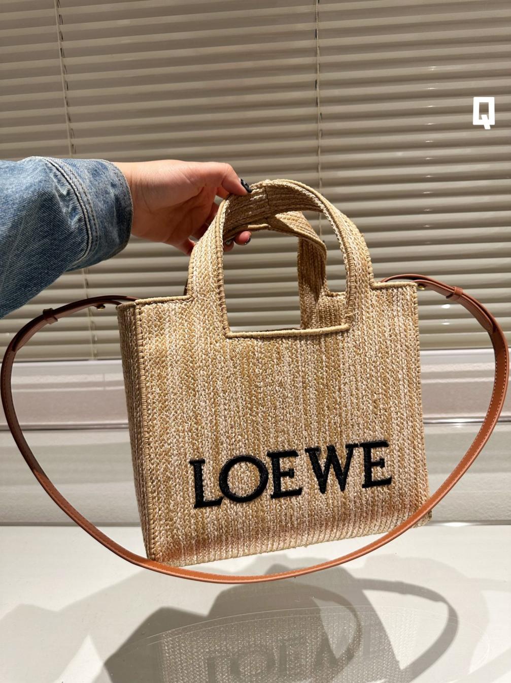 Loewe wave tote hand bag 132289