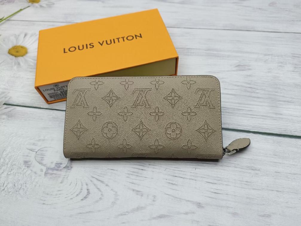 LV Mahina Monogram wallet M69821