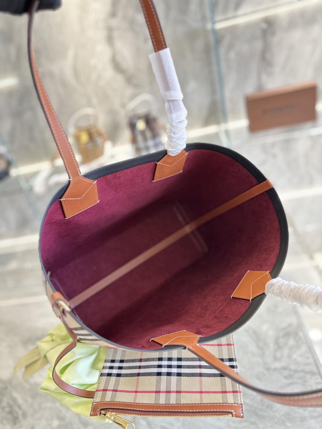 Burberry shopping tote bag