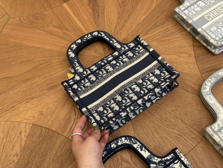 Dior Mini Book Tote bag 133896