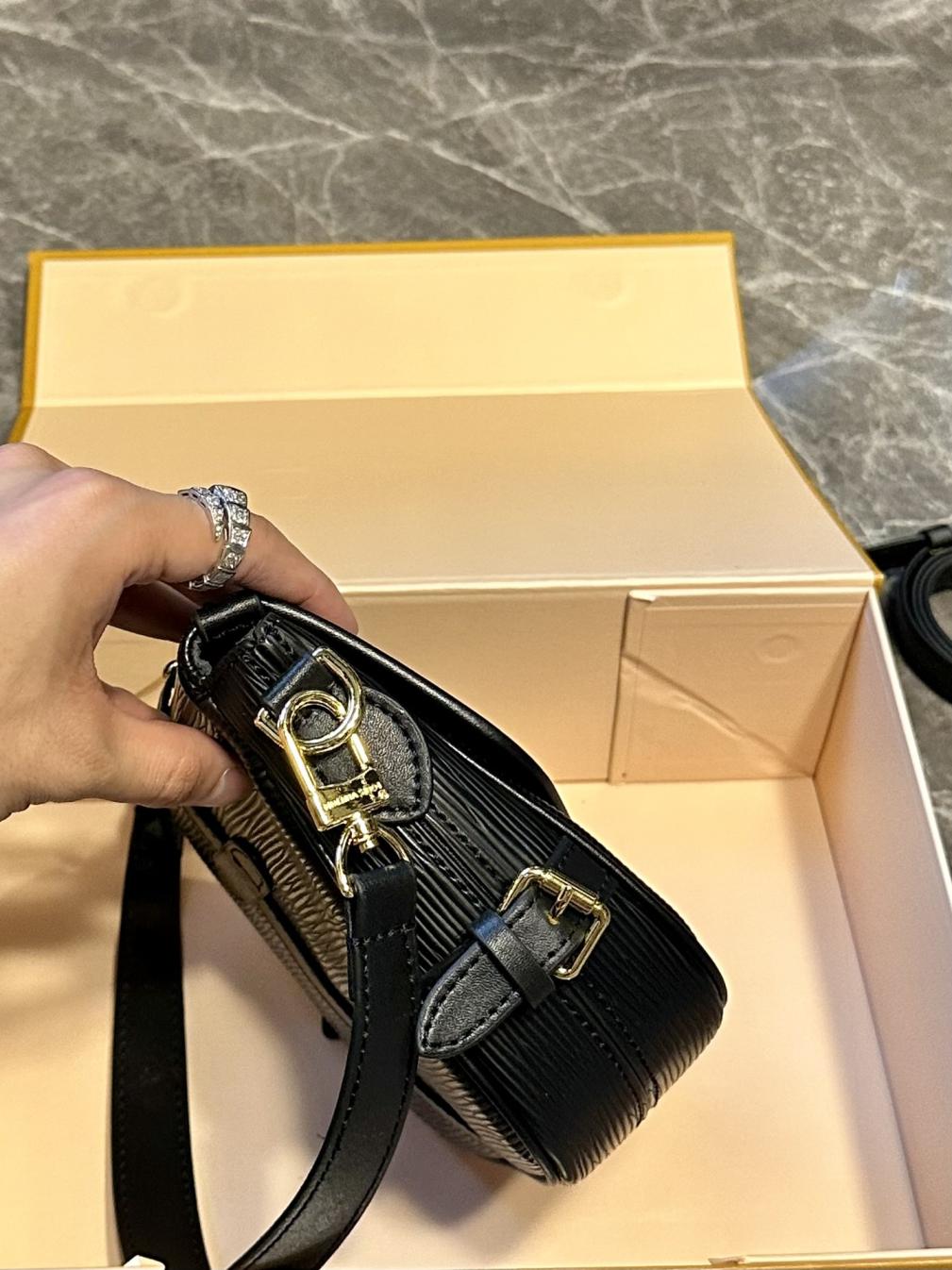 LV saumur bb bag
