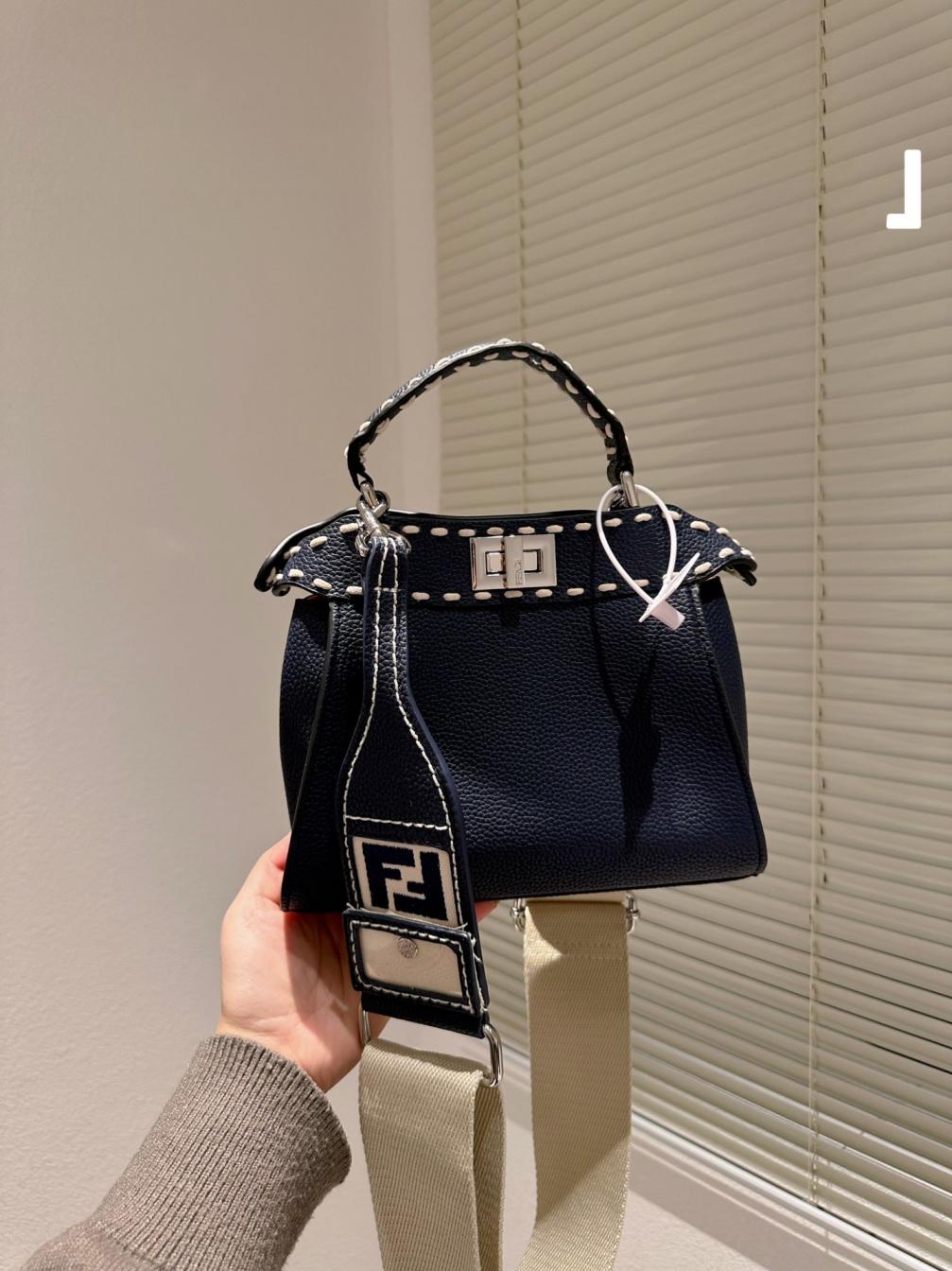 Fendi Peekaboo hand bag 131448