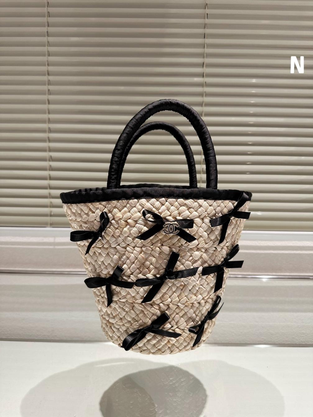 Chanel wave shopping hand bag 132294