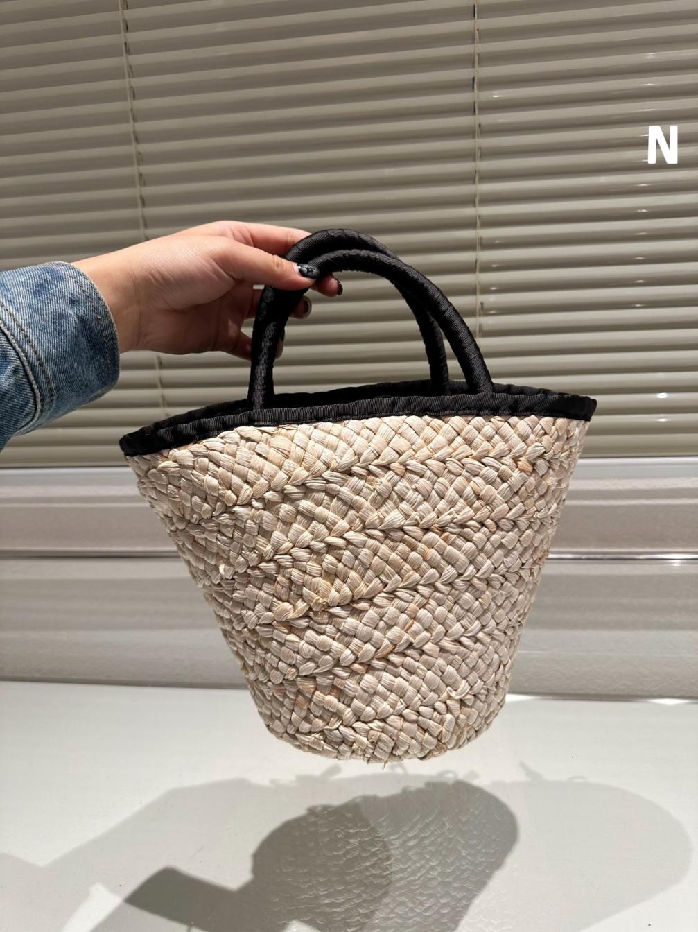 Chanel wave shopping hand bag 132294