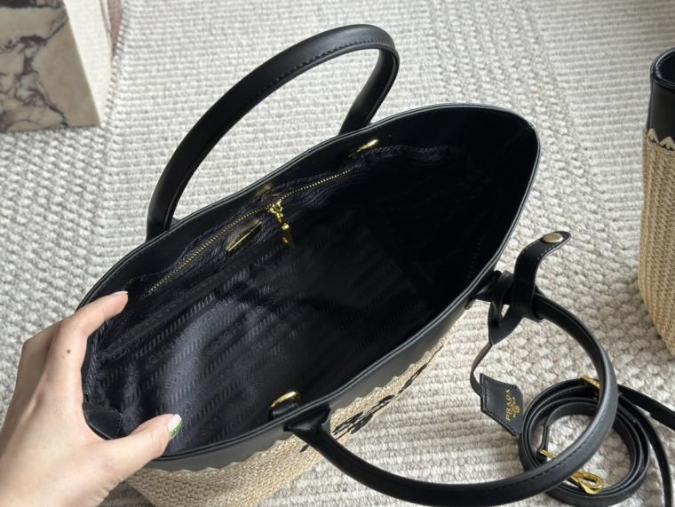 Prada Wave tote hand bag 133867