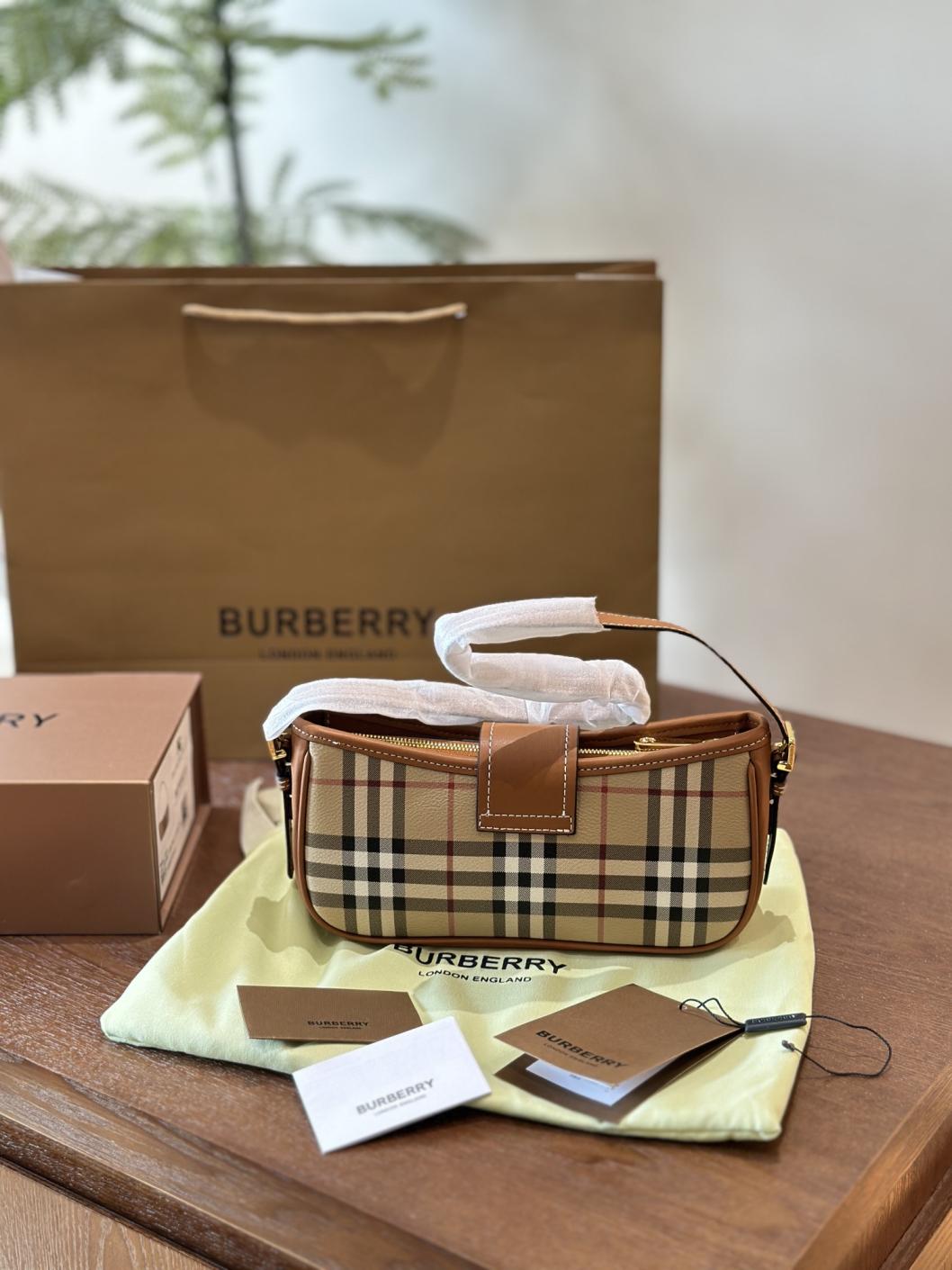 BURBERRY HAND BAG 134436