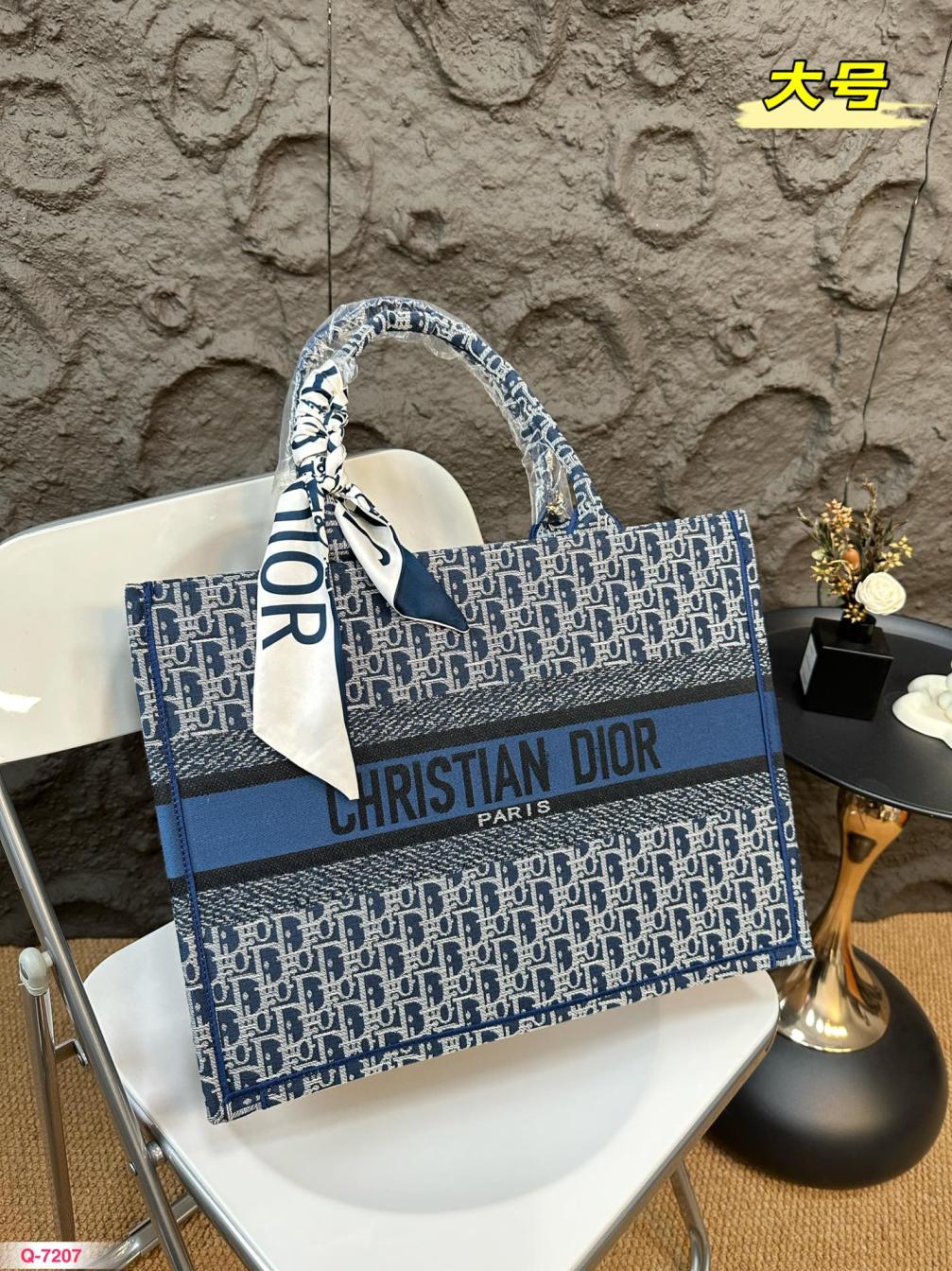 Dior Tote book hand bag