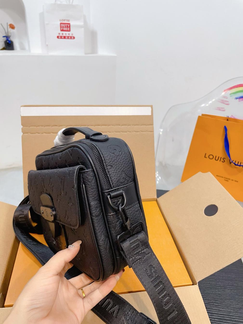 LV FW21 Men S Lockme Bag