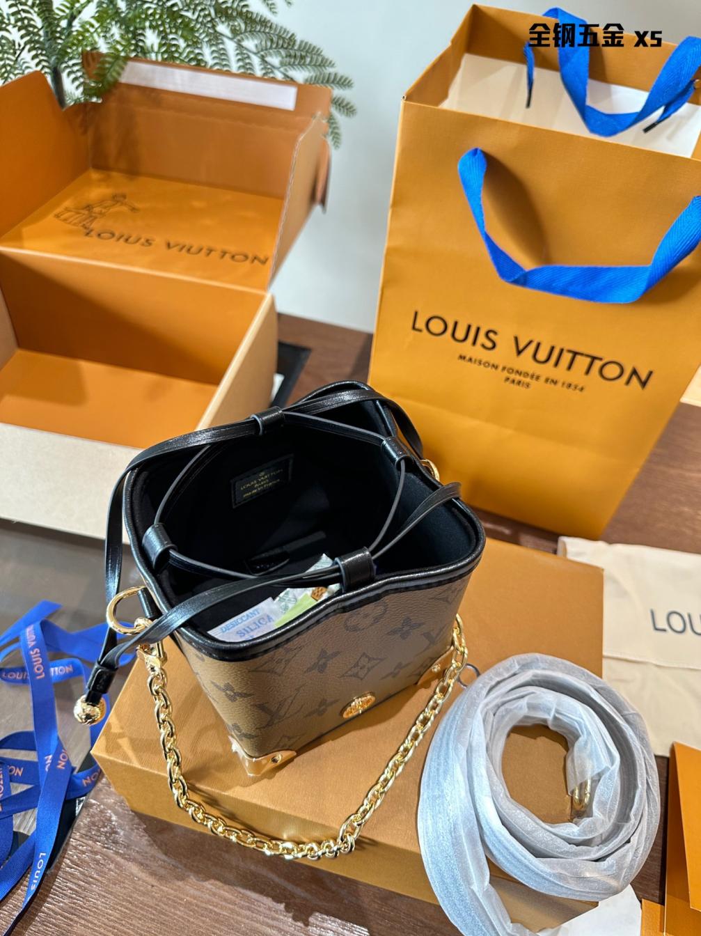 LV Online Only M82885 handbag