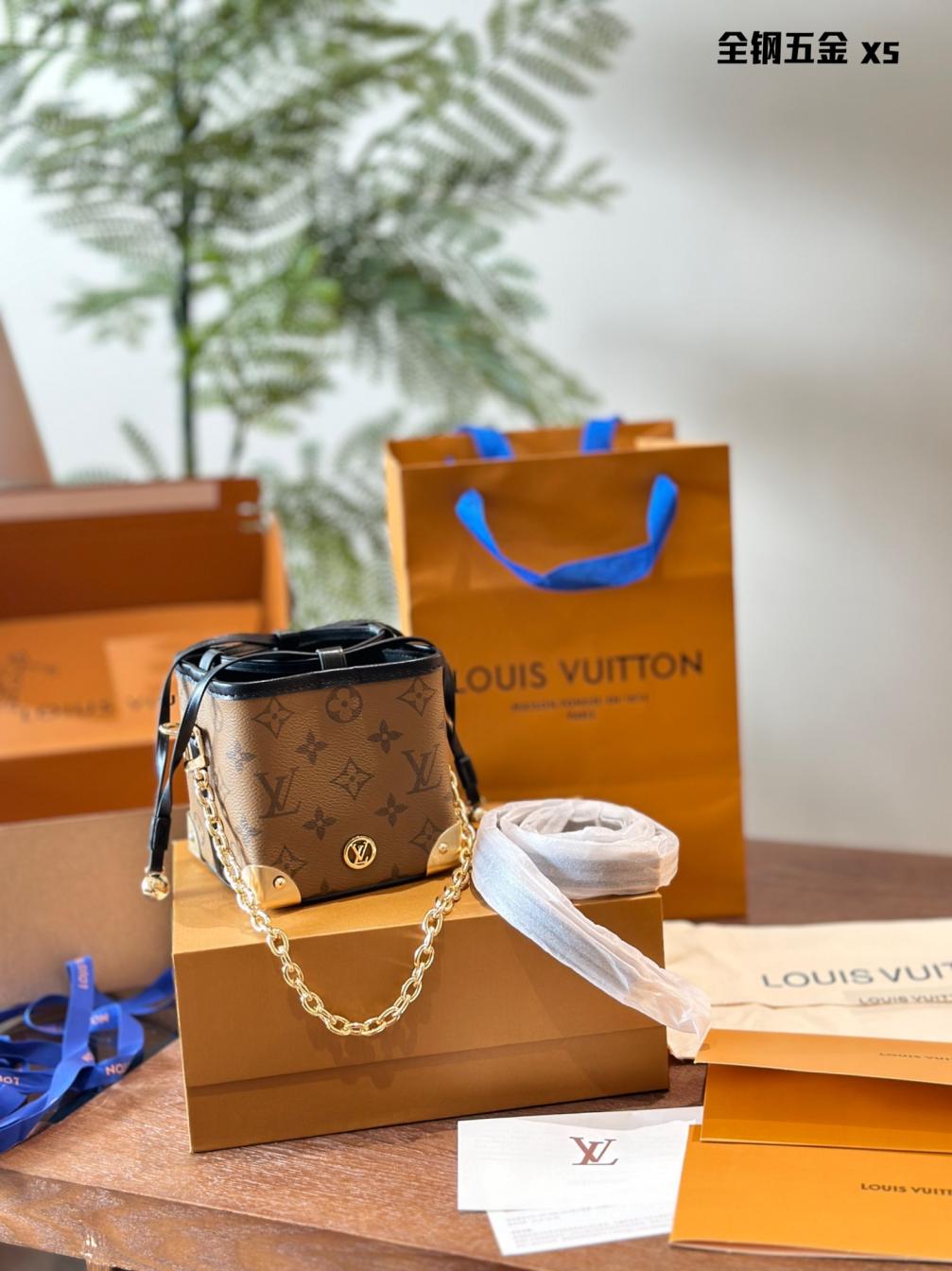 LV Online Only M82885 handbag