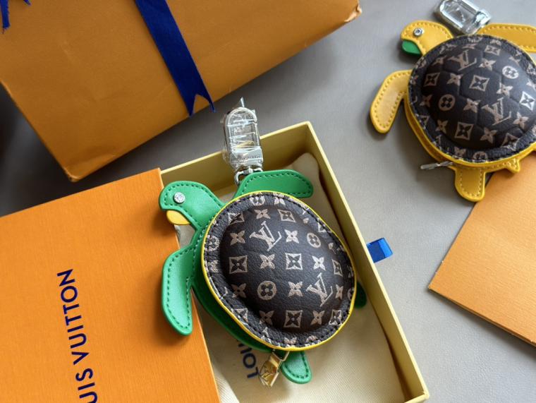 LV Louis vuitton Turtle key chain