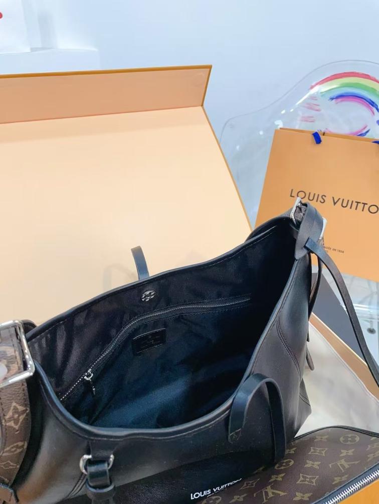 LV CarryAll Dark hand bag 135410