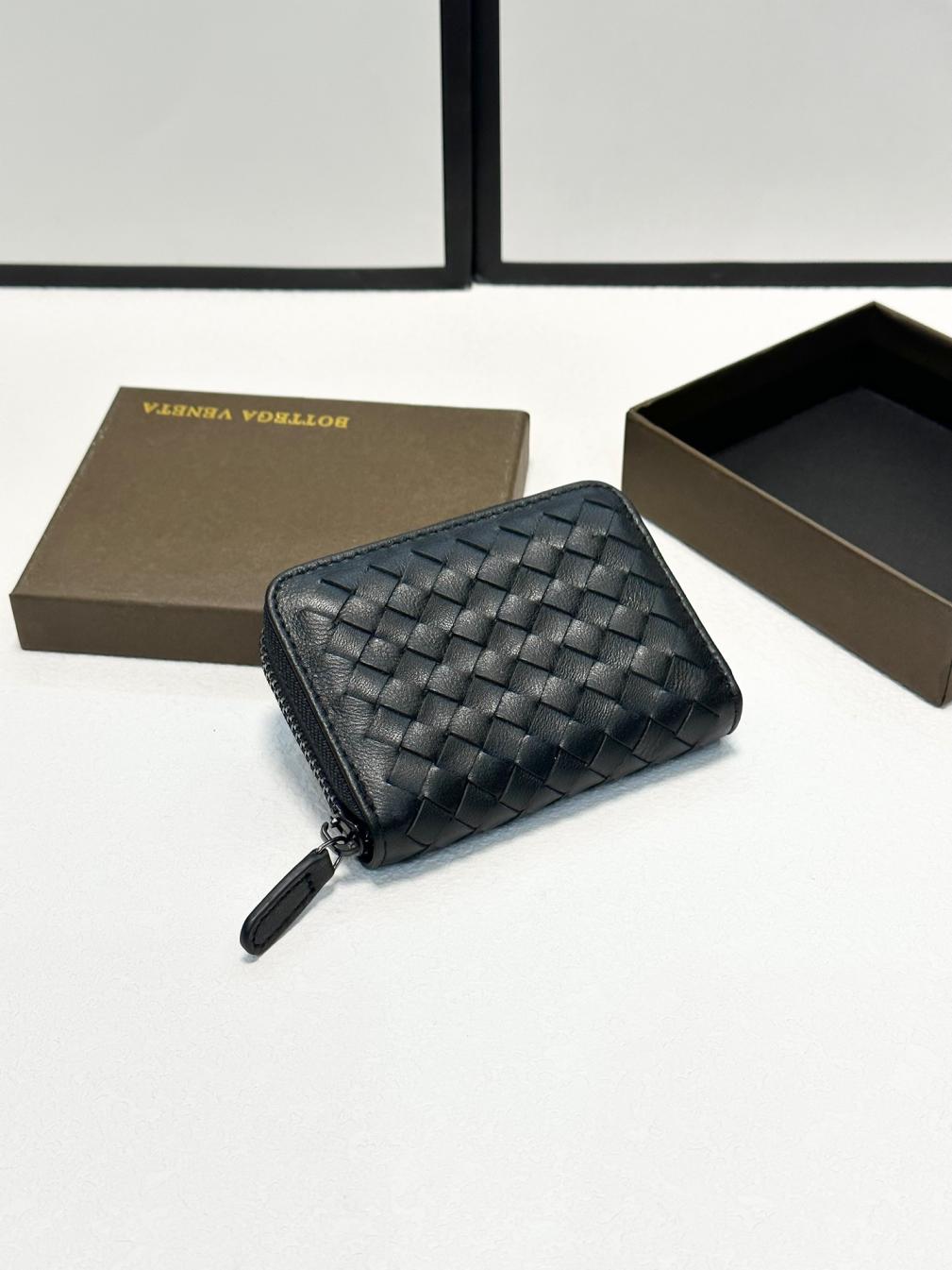 BV Bottega Veneta card holder
