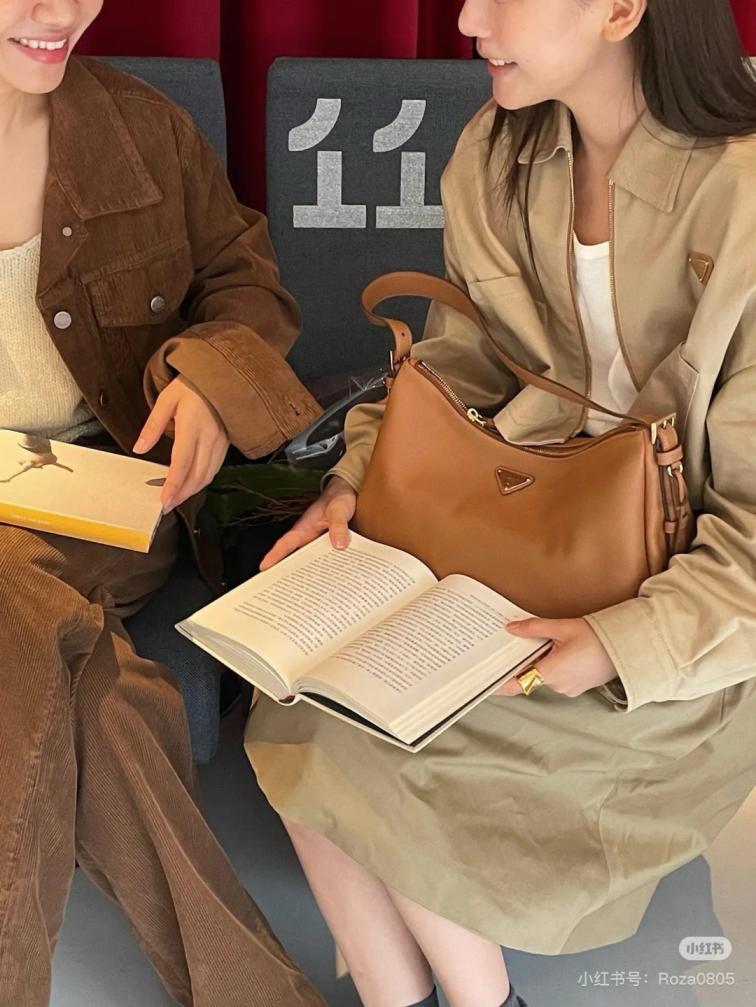 Prada Bonnie hand bag