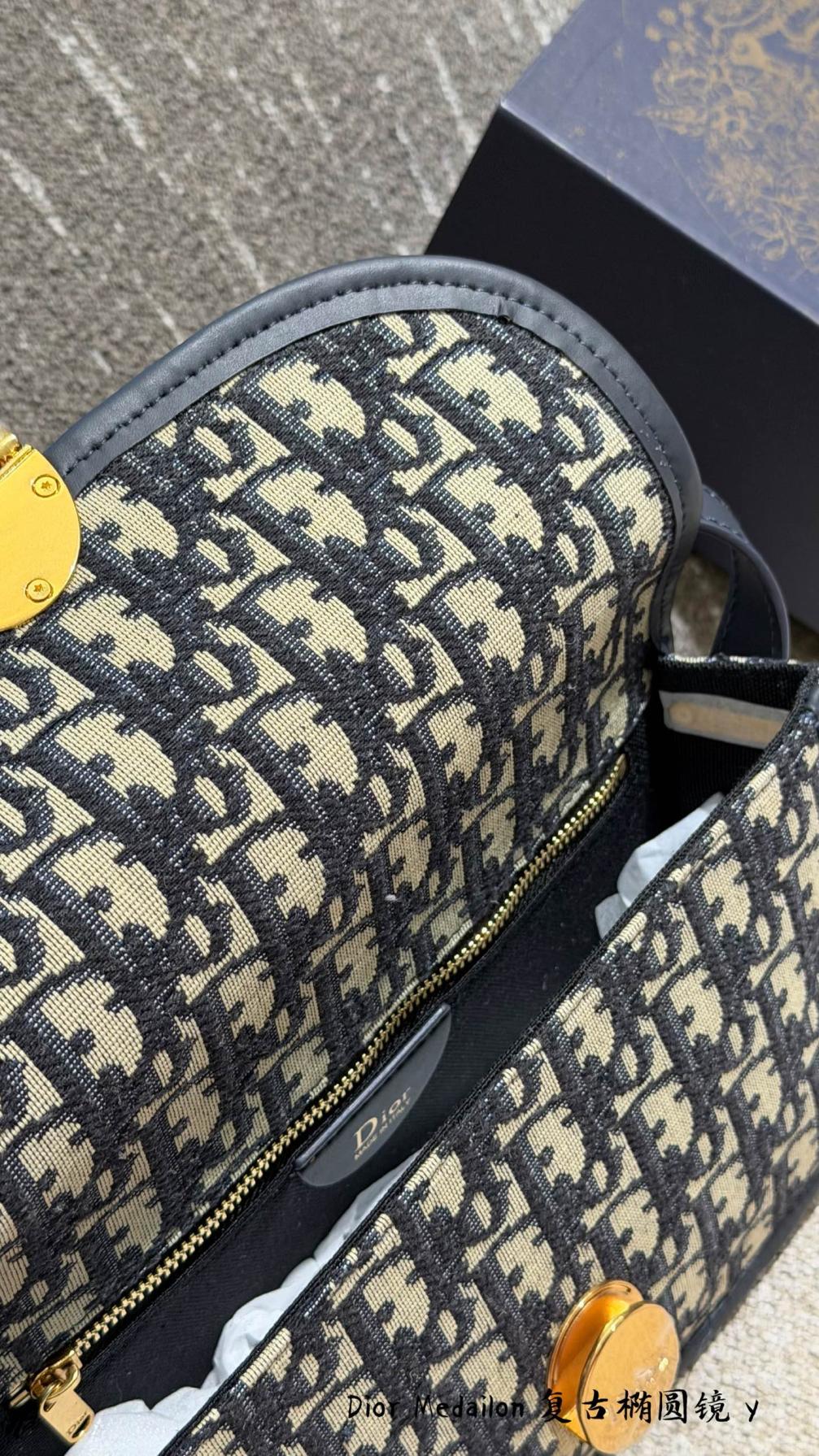Dior Médaillon 2026 Oblique bag